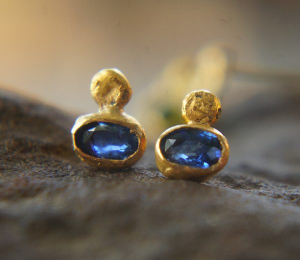 24k gold blue and red sapphires studs//blue sapphire studs//red sapphire Earrings//gold stud earrings//sapphire earrings //24k gold earrings