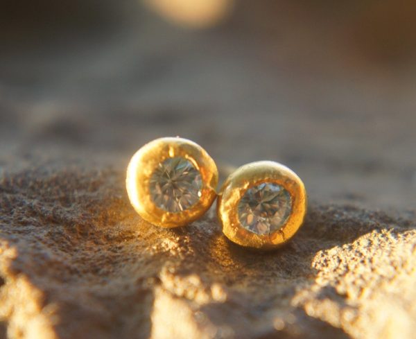 solid 24k gold//Blue zircon Studs//natural blue zircon gold Earrings//gold stud earrings//24k gold earrings//Blue gem gold stud//24k artisan
