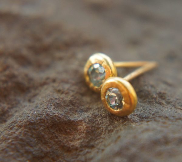 solid 24k gold//Blue zircon Studs//natural blue zircon gold Earrings//gold stud earrings//24k gold earrings//Blue gem gold stud//24k artisan