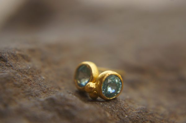 solid 24k gold//Blue zircon Studs//natural blue zircon gold Earrings//gold stud earrings//24k gold earrings//Blue gem gold stud//24k artisan