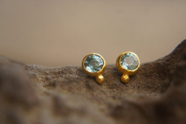 solid 24k gold//Blue zircon Studs//natural blue zircon gold Earrings//gold stud earrings//24k gold earrings//Blue gem gold stud//24k artisan