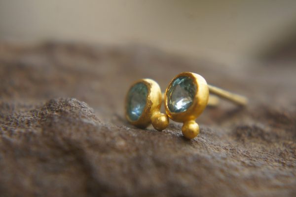 solid 24k gold//Blue zircon Studs//natural blue zircon gold Earrings//gold stud earrings//24k gold earrings//Blue gem gold stud//24k artisan
