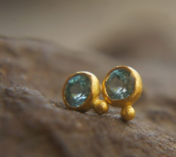 solid 24k gold//Blue zircon Studs//natural blue zircon gold Earrings//gold stud earrings//24k gold earrings//Blue gem gold stud//24k artisan