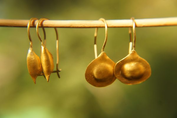 22k gold earrings//22k circle dangles//artisan gold dangle earrings//short dangle earrings//22k gold dome earrings//round dangle earrings