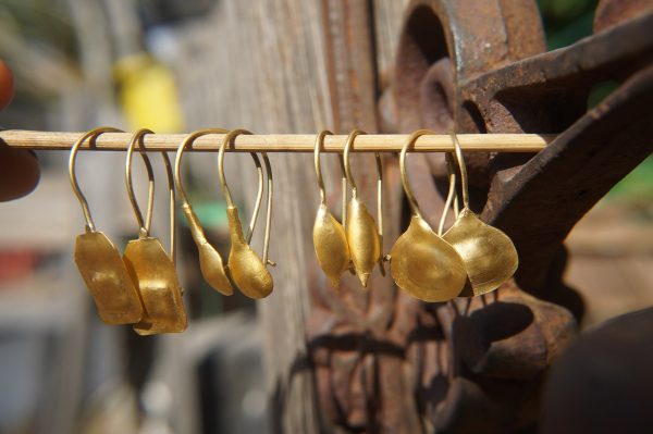 22k gold organic earrings//22k dome dangle//Gold dangle earrings//short dangle earrings//gold round earrings//botanic dangle earrings