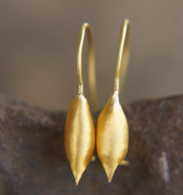 22k gold organic earrings//22k leaf dangle//Gold dangle earrings//short dangle earrings//gold leaf earrings//botanic dangle earrings