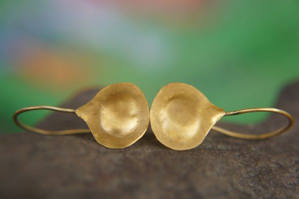 22k gold organic earrings//22k dome dangle//Gold dangle earrings//short dangle earrings//gold round earrings//botanic dangle earrings