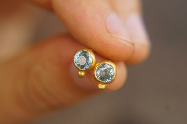 solid 24k gold//Blue zircon Studs//natural blue zircon gold Earrings//gold stud earrings//24k gold earrings//Blue gem gold stud//24k artisan