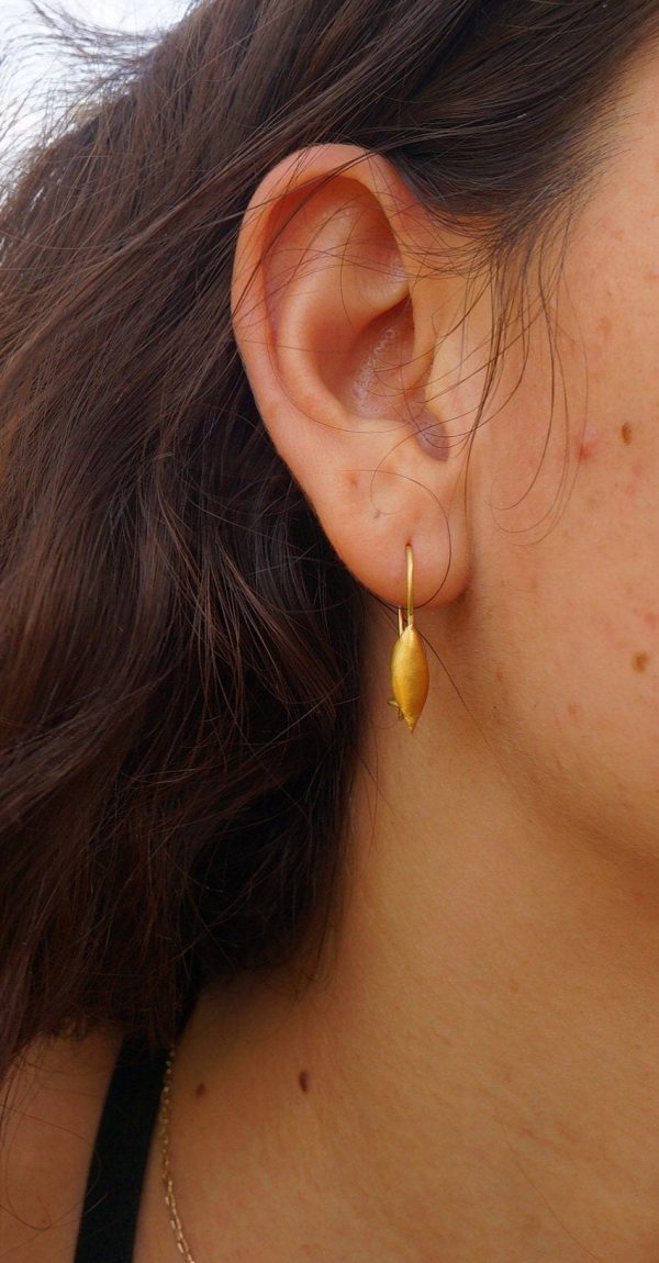 22k gold organic earrings//22k leaf dangle//Gold dangle earrings//short dangle earrings//gold leaf earrings//botanic dangle earrings