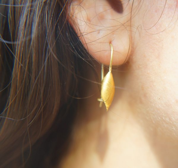 22k gold organic earrings//22k leaf dangle//Gold dangle earrings//short dangle earrings//gold leaf earrings//botanic dangle earrings