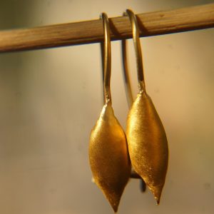 22k gold organic earrings//22k leaf dangle//Gold dangle earrings//short dangle earrings//gold leaf earrings//botanic dangle earrings