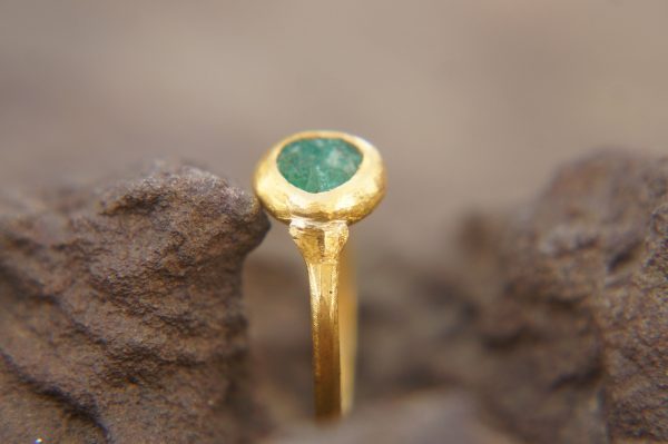 emerald gold ring//artisan emerald ring//emerald 24k gold ring//emerald engagement ring//24k gold ring//emerald gold ring//24k gold earring