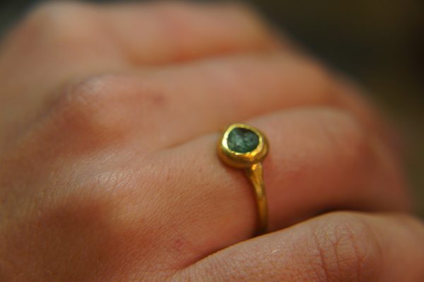 emerald gold ring//artisan emerald ring//emerald 24k gold ring//emerald engagement ring//24k gold ring//emerald gold ring//24k gold earring