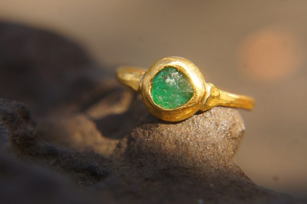 emerald gold ring//artisan emerald ring//emerald 24k gold ring//emerald engagement ring//24k gold ring//emerald gold ring//24k gold earring
