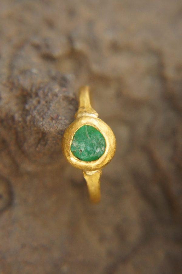emerald gold ring//artisan emerald ring//emerald 24k gold ring//emerald engagement ring//24k gold ring//emerald gold ring//24k gold earring