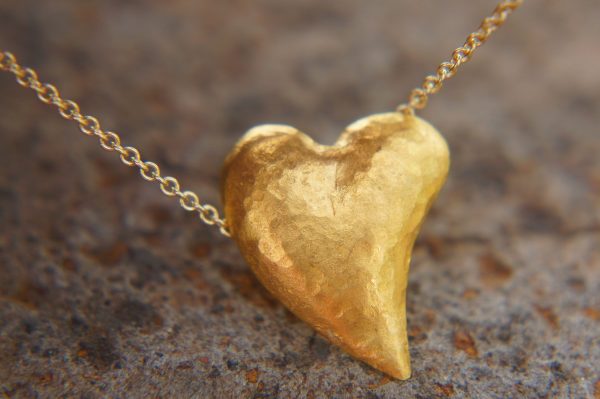 24k gold studs heart and Red Garnet stone, hammered gold studs, artisan gold studs, 24k gold earrings, Red Garnet heart studs
