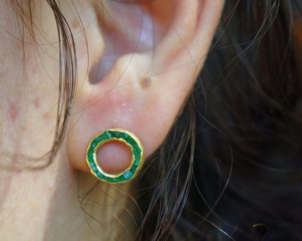 22k solid gold//green emerald Studs//22k gold Earrings//green emerald//gold stud earrings//22k gold earrings//raw emerald solid gold earring