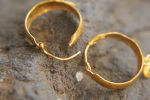 22k gold hoop earring//gold emerald hoops//22k gold jewelry//handmade gold hoop earrings//artisan 22k gold emerald hoops//everyday gold hoop