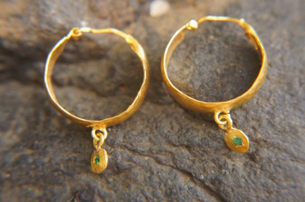 22k gold hoop earring//gold emerald hoops//22k gold jewelry//handmade gold hoop earrings//artisan 22k gold emerald hoops//everyday gold hoop