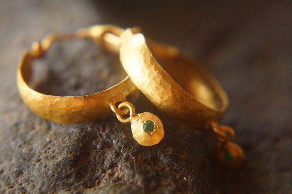 22k gold hoop earring//gold emerald hoops//22k gold jewelry//handmade gold hoop earrings//artisan 22k gold emerald hoops//everyday gold hoop