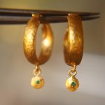 22k gold hoop earring//gold emerald hoops//22k gold jewelry//handmade gold hoop earrings//artisan 22k gold emerald hoops//everyday gold hoop