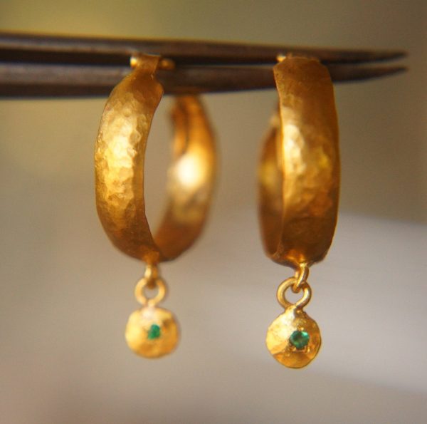 22k gold hoop earring//gold emerald hoops//22k gold jewelry//handmade gold hoop earrings//artisan 22k gold emerald hoops//everyday gold hoop