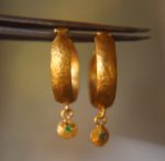 22k gold hoop earring//gold emerald hoops//22k gold jewelry//handmade gold hoop earrings//artisan 22k gold emerald hoops//everyday gold hoop