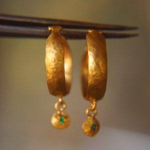22k gold hoop earring//gold emerald hoops//22k gold jewelry//handmade gold hoop earrings//artisan 22k gold emerald hoops//everyday gold hoop