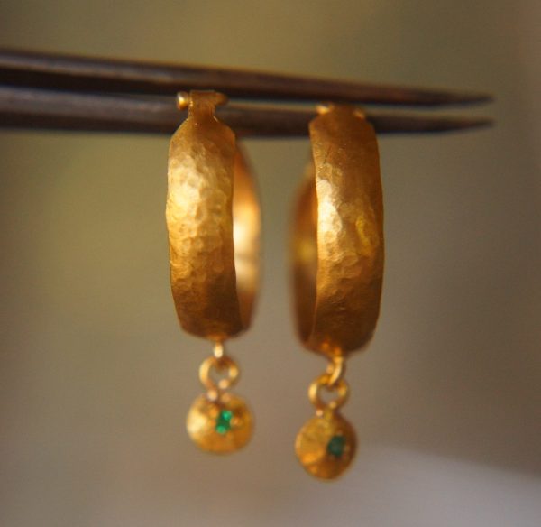 22k gold hoop earring//gold emerald hoops//22k gold jewelry//handmade gold hoop earrings//artisan 22k gold emerald hoops//everyday gold hoop