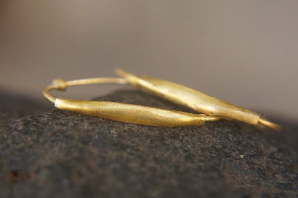 22k gold hoop earring//artisan hoop earring//22k gold jewelry//everyday gold hoop earrings//artisan gold hoops//unique gold hoop//22k gold