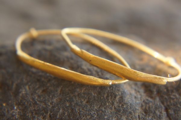 22k gold hoop earring//artisan hoop earring//22k gold jewelry//everyday gold hoop earrings//artisan gold hoops//unique gold hoop//22k gold