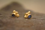 24k sapphire studs//24k gold earrings//24k gold blue sapphire//gold stud earrings//24k gold earrings//artisan 24k studs//boho artisan studs