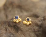 24k sapphire studs//24k gold earrings//24k gold blue sapphire//gold stud earrings//24k gold earrings//artisan 24k studs//boho artisan studs