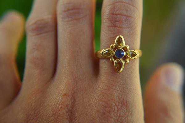 sapphire gold ring//artisan multi stone//yellow sapphire ring//blue sapphire gold ring//gold multi stone ring//24k gold ring