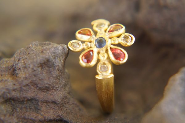 sapphire gold ring//artisan multi stone//red sapphire ring//diamond sapphire gold ring//gold multi stone ring//24k gold ring
