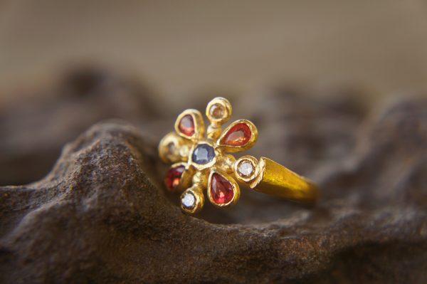 sapphire gold ring//artisan multi stone//red sapphire ring//diamond sapphire gold ring//gold multi stone ring//24k gold ring