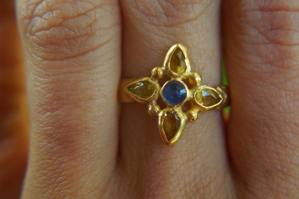 sapphire gold ring//artisan multi stone//yellow sapphire ring//blue sapphire gold ring//gold multi stone ring//24k gold ring