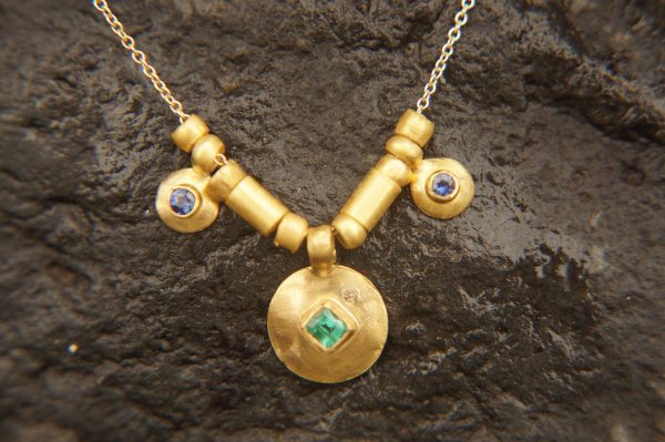 solid 24k gold pendant//gold emerald sapphire necklace//artisan gold handmade//24k gold pendant//24k gold pendant//emerald pendant//24k gold
