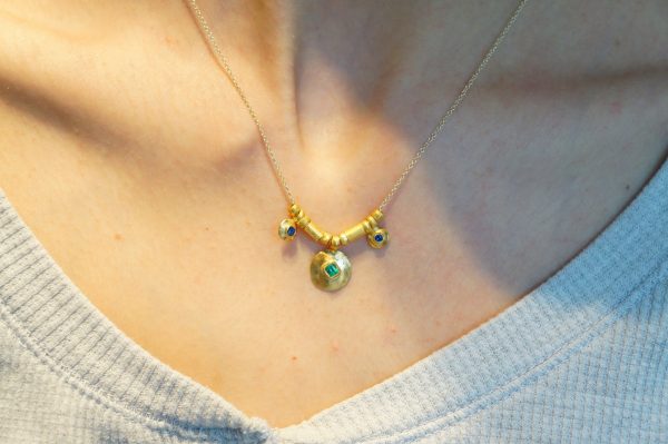 solid 24k gold pendant//gold emerald sapphire necklace//artisan gold handmade//24k gold pendant//24k gold pendant//emerald pendant//24k gold