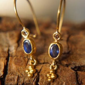 24k gold blue sapphire diamond earring//blue gold Earrings//Gold Dangle sapphire Earrings//24k gold earrings//artisan organic