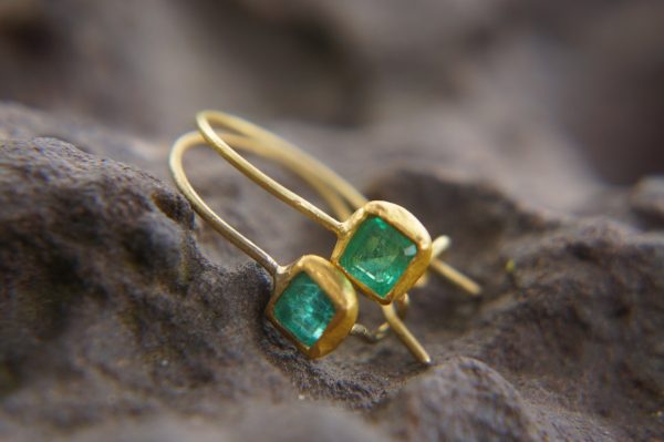 24k Natural blue Zircon gold dangle//24k solid gold earrings//handmade artisan blue Zircon earrings//24k Zircon dangle//24k blue Zircon