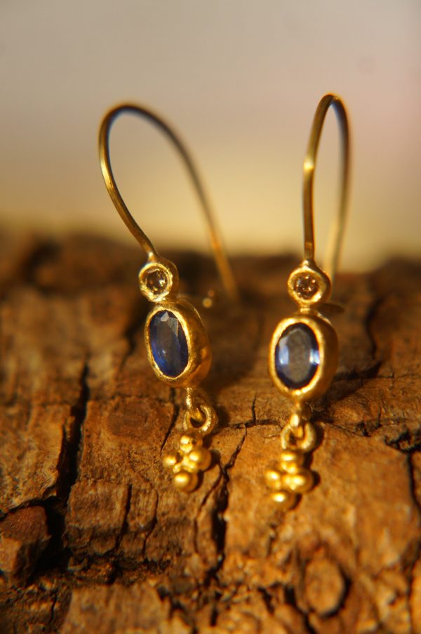 24k gold blue sapphire diamond earring//blue gold Earrings//Gold Dangle sapphire Earrings//24k gold earrings//artisan organic