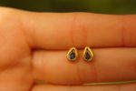 24k blue sapphire studs//24k gold earrings//24k gold drop sapphire//gold stud earrings//24k gold earrings//24k studs//boho artisan studs