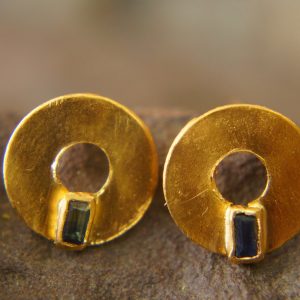 24k gold blue sapphire studs//gold disk sapphire Studs//sapphire Earrings//24k gold earrings//artisan handmade 24k gold earrings//24k gold