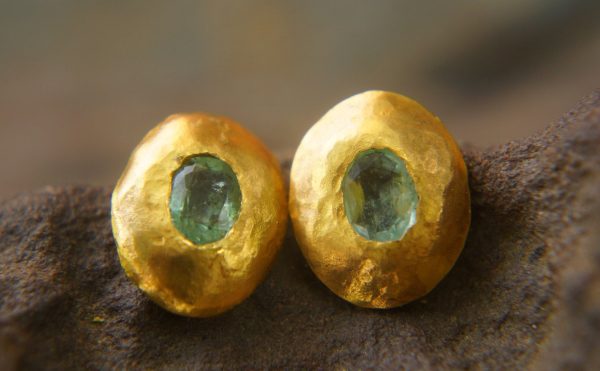 24k gold drop emerald earrings//solid 24k gold//drop emerald gold Studs//green emerald Earrings//24k gold earrings//hand made studs