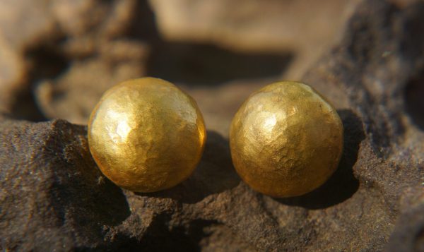 24k gold ball studs//ball gold studs//artisan gold studs//24k gold earrings//ball gold earrings//solid gold sphere studs