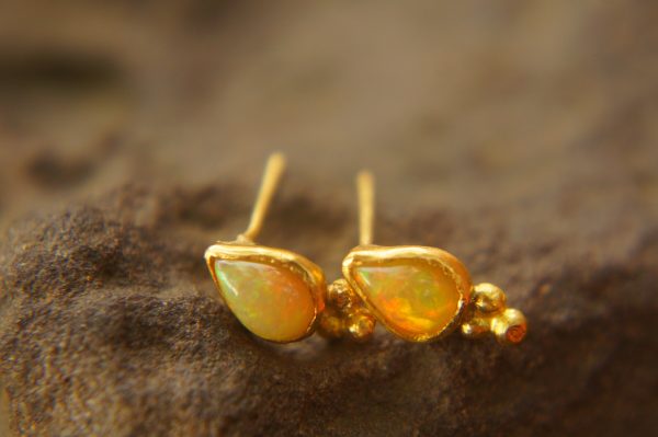 24k gold opal studs//artisan gold opal studs//drop opal studs//gold opal Earrings//24k gold earrings//opal gold studs//handmade gold studs