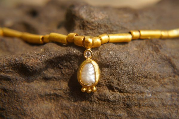 24k gold beaded pearl necklace//24k pearl and diamond necklace//24k gold necklace//charm necklace with gem stone//gold beaded necklace