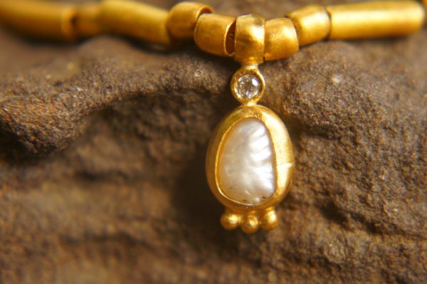 24k gold beaded pearl necklace//24k pearl and diamond necklace//24k gold necklace//charm necklace with gem stone//gold beaded necklace
