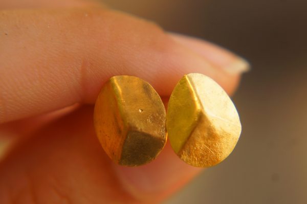 24k gold artisan studs//classic gold studs//hammered gold studs//artisan gold studs//hand made gold earrings//solid gold studs